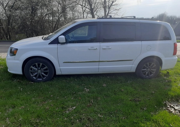 Chrysler Town &amp; Country cena 69000 przebieg: 140000, rok produkcji 2015 z Opole małe 92